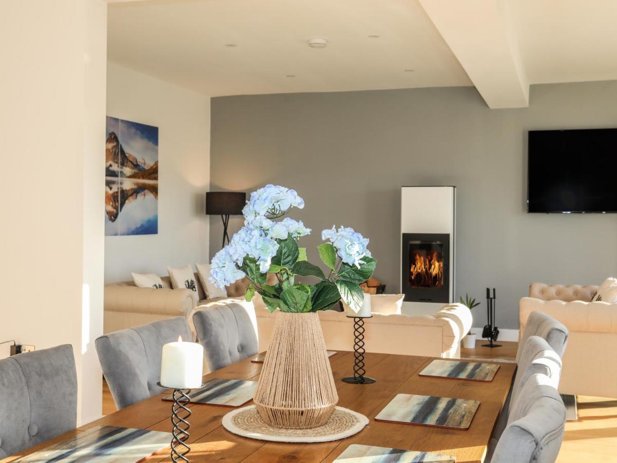 Апартаменты Bryn Min Manton Penthouse Карнарвон Экстерьер фото