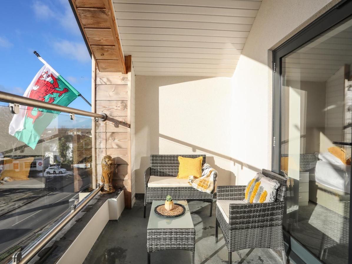 Апартаменты Bryn Min Manton Penthouse Карнарвон Экстерьер фото